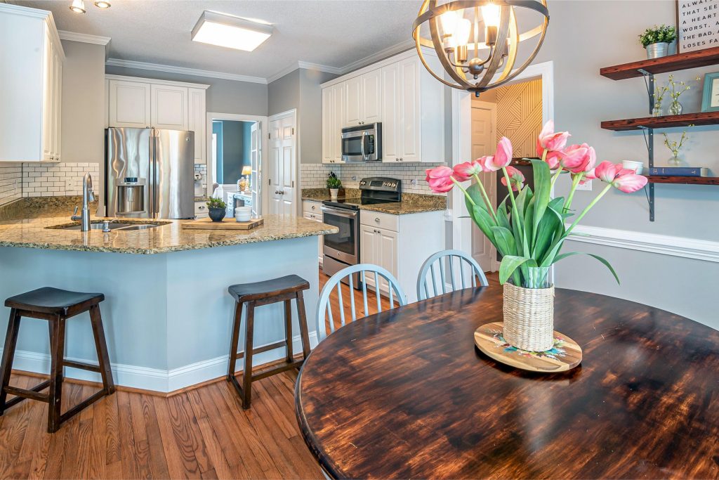 How to Decorate a Kitchen and Create a High-End Look on a Budget